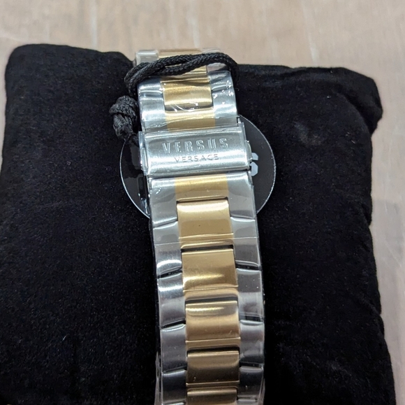 $310 Mens VERSUS VERSACE Reaction Two-Tone Bracelet Watch Silver/Gold 48mm - Picture 4 of 5